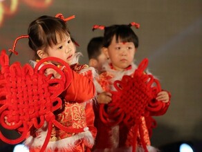 Китай собирается разрешить семьям иметь третьего ребенка