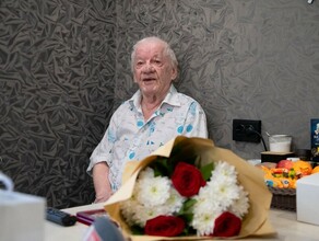 В Благовещенске вручили почетный знак рожденному в блокадном Ленинграде ветерану