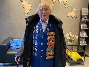 На параде 98летнему ветерану ВОВ запретили передать воду Позже ему вызвали скорую видео