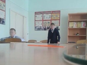 Учителя в чьем классе ребенок кидал стул просят отстранить от работы