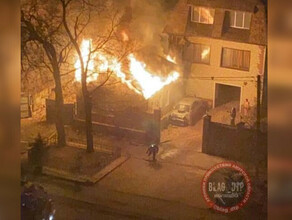 Ночной пожар в Благовещенске тушили 24 пожарных