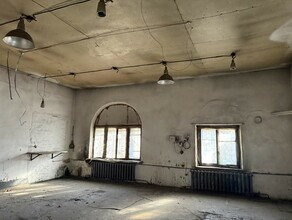 В последнее время здесь располагался цех по производству пакетов