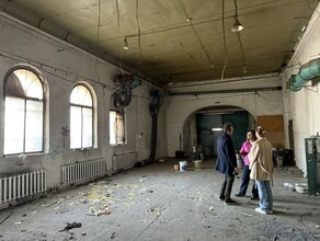 Некогда сводчатая крыша скрыта под потолком