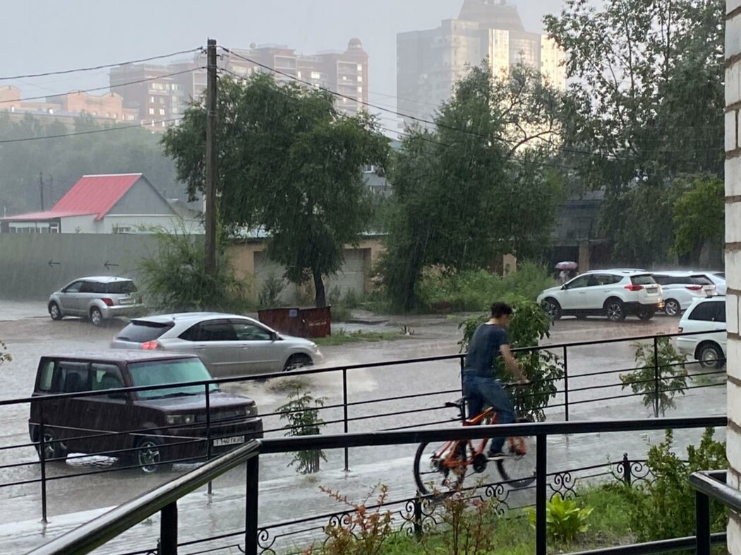 Амурский сейчас погода. Ливень. Сильный дождь. Ливень фото. Дождь в городе фото.