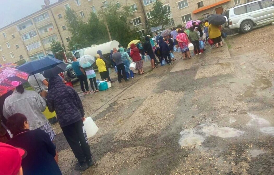 Вестник магдагачи амурская. Очередь за водой. Магдагачи Амурская область. Магдагачи 2022. Якутск люди фото.