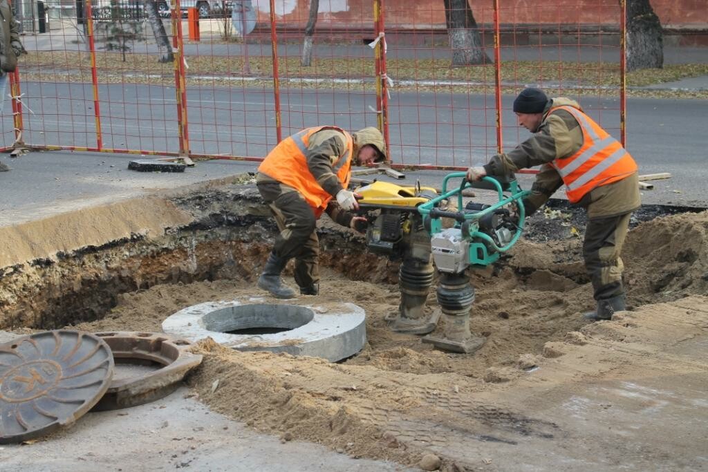 Сайт акс благовещенск. Реконструкция магистрального водовода. Амурские коммунальные системы фото здания. Нефтепровод фото. Железногорск Курской области ремонт канализации.