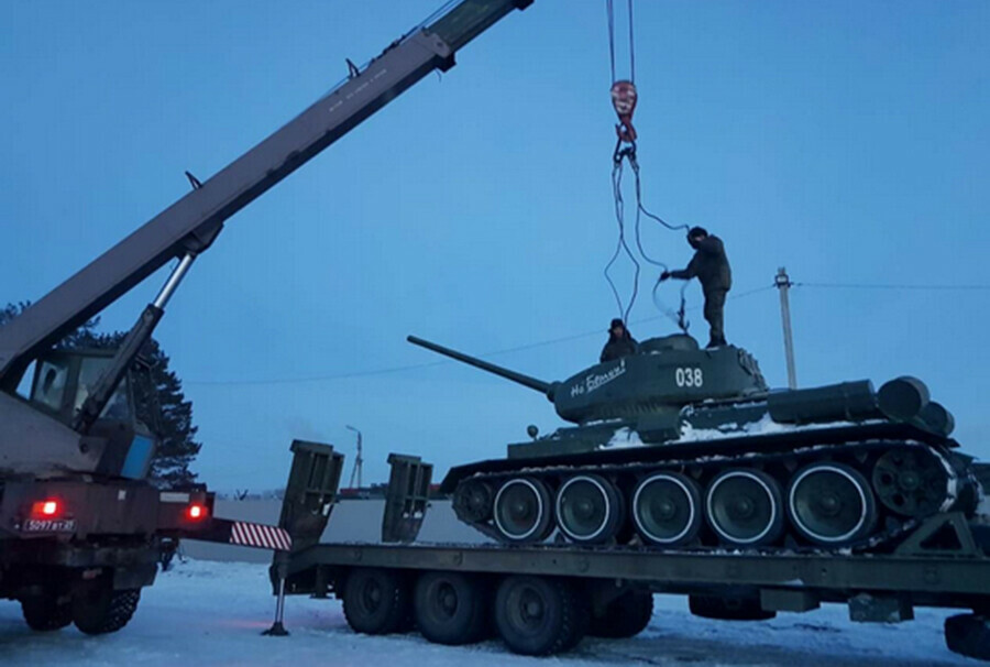 В Амурской области специалисты восстанавливают  памятник  легендарный танк Т34