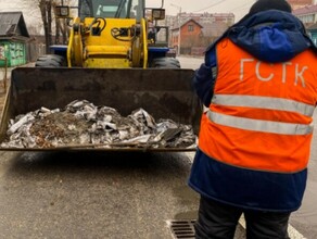 В Благовещенске продолжают откачивать дождевую и талую воду затопившую улицы 