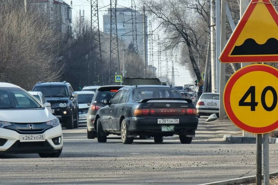 В первый же день после перекрытия улицы Горького в Благовещенске появились пробки
