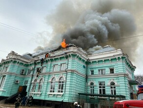 ЧП в центре Благовещенска полыхает здание кардиохирургического центра фото видео