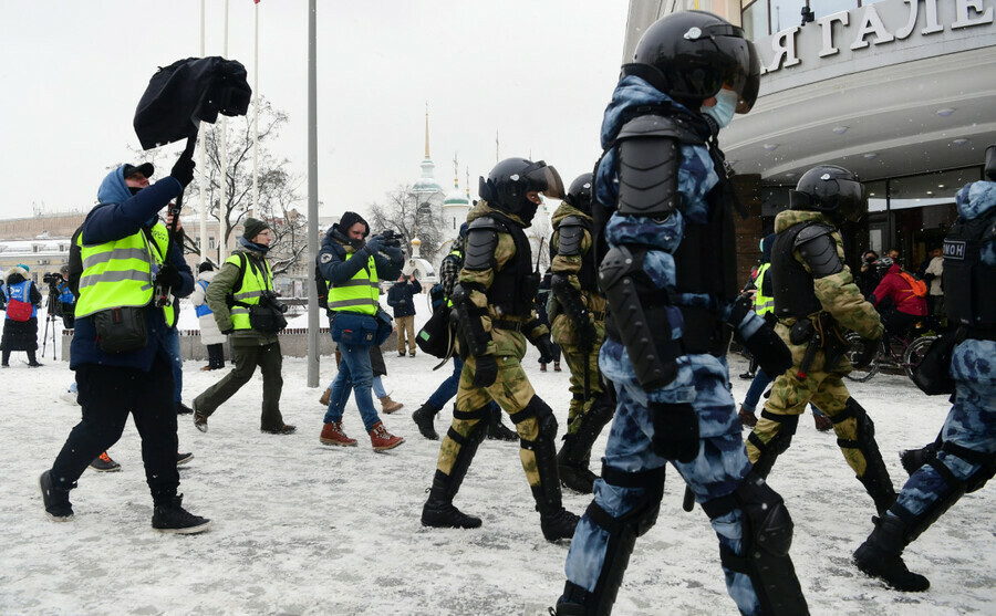 Роскомнадзор утвердил отличительные знаки для журналистов на митингах