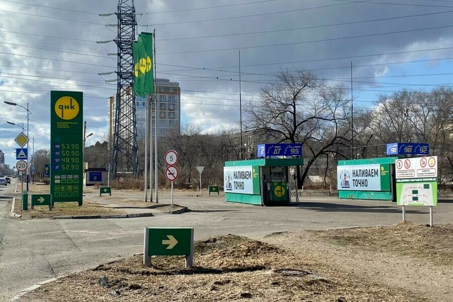На нескольких заправках Благовещенска стоимость топлива выросла более чем на рубль На Amurlife актуальные цены фото