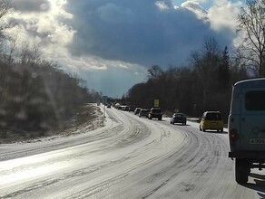 Изза снегопада в Благовещенске образовались пробки на аэропортовской трассе и на мосту через Зею фото