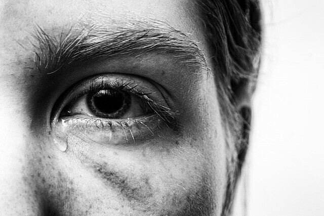 В известном благовещенском караокебаре посетителя избили изза неоплаченного счета Жертва ослепла на один глаз