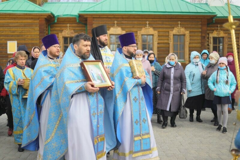 В праздник Благовещения Пресвятой Богородицы в Благовещенске прошел крестный ход фото