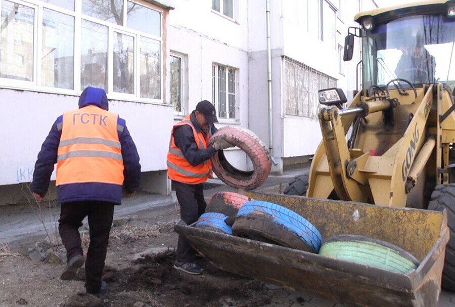 С улиц Благовещенска убрано более 1 000 автомобильных покрышек 