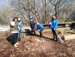 Волонтеры помогают наводить порядок во дворах домов амурчан Кто может рассчитывать на помощь