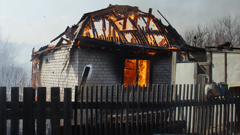 В окрестностях Благовещенска сгорело несколько садовых домиков