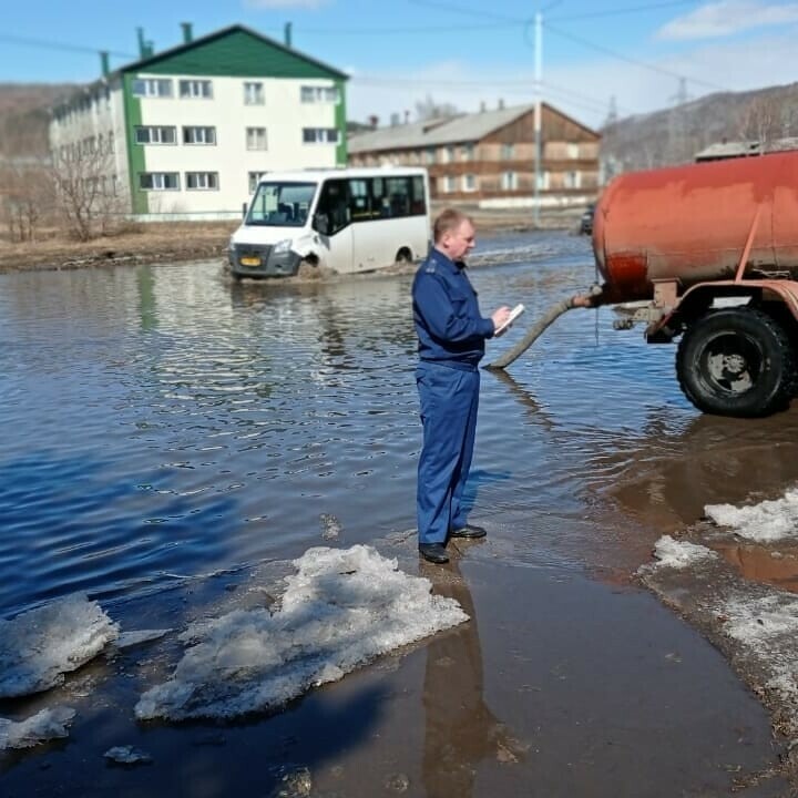 Прокуратура выехала в подтопленный город Зею