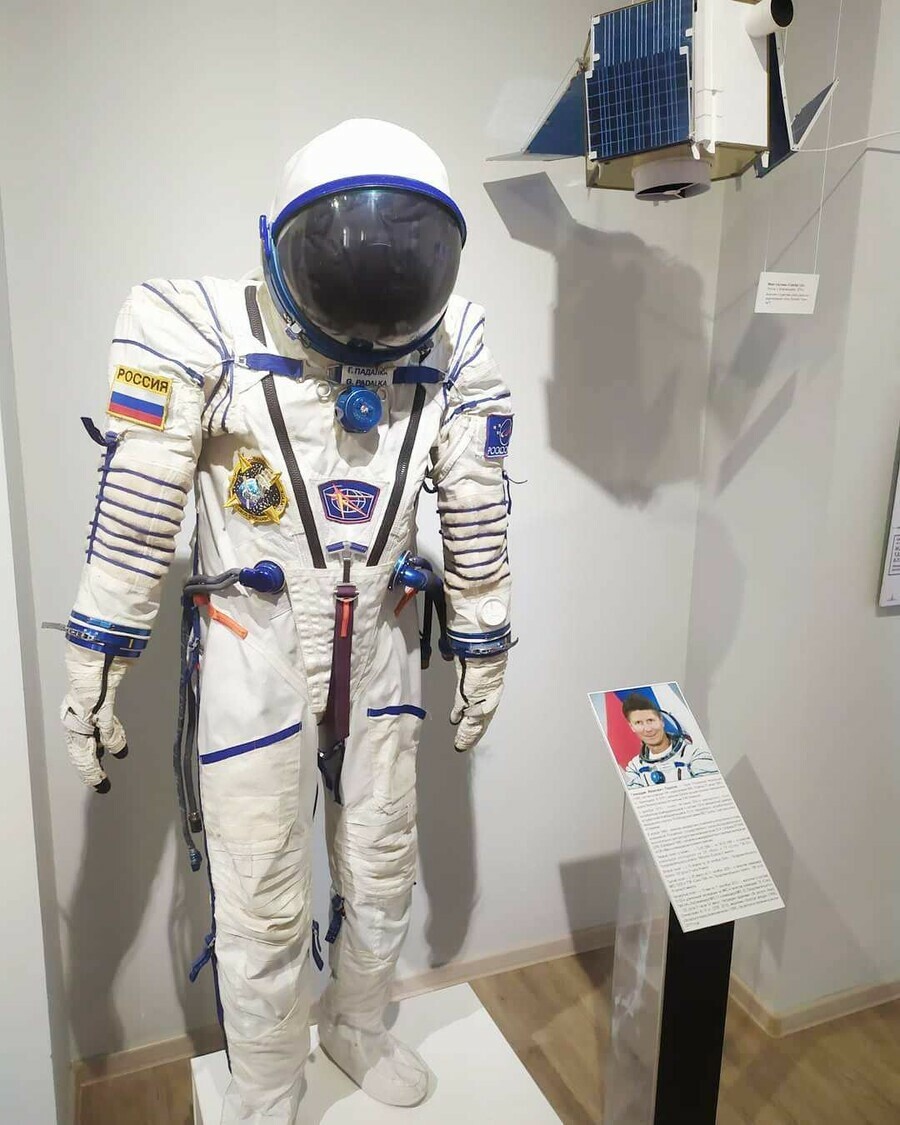 В День космонавтики в Амурском музее можно сфотографироваться со скафандром и отправиться в космос с помощью VRочков
