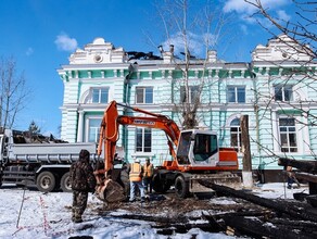 Сгоревшую кровлю кардиоцентра в Благовещенске начали разбирать фото