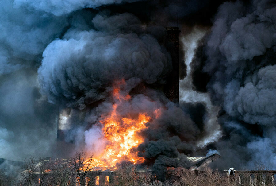 В Петербурге горела Невская  мануфактура  это самый серьёзный за 19 лет пожар Погиб пожарный