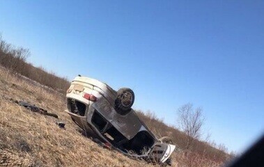 В Шимановском районе на скорости перевернулся автомобиль Погибла женщина
