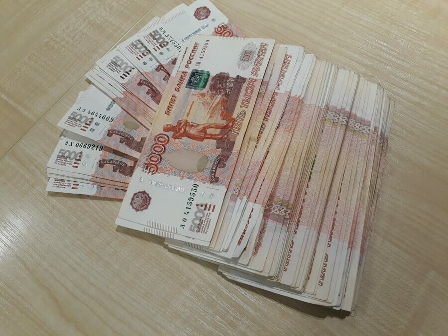Благовещенская пенсионерка перевела мошенникам почти 25 миллиона рублей