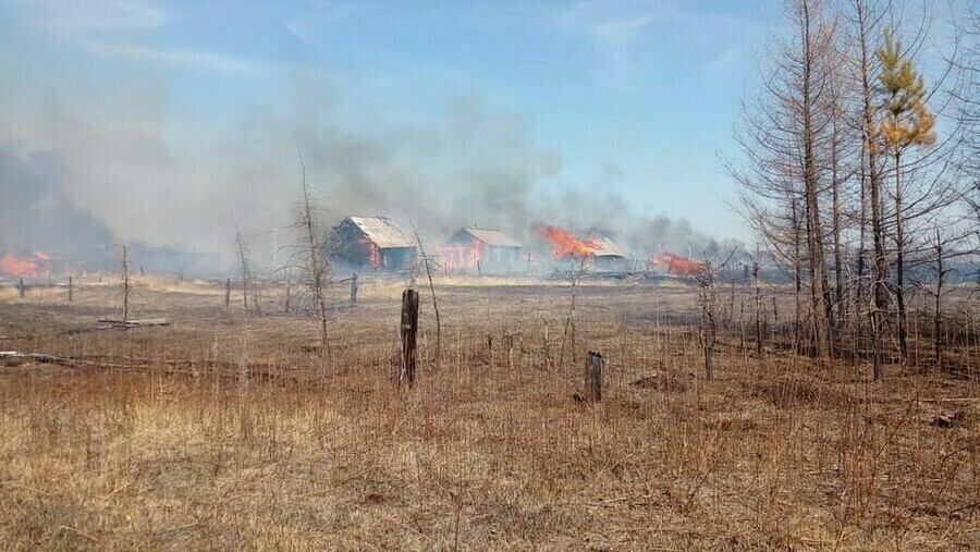 По факту пожара уничтожившего 6 домов в селе Шимановского района возбуждено уголовное дело