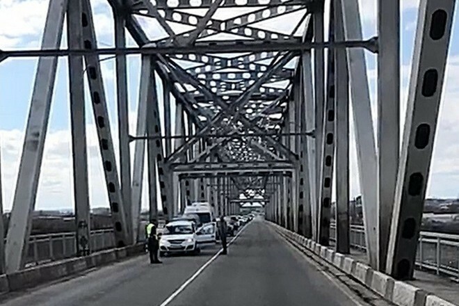 Шутки ради полицейские нашли автора видео об обрушении моста