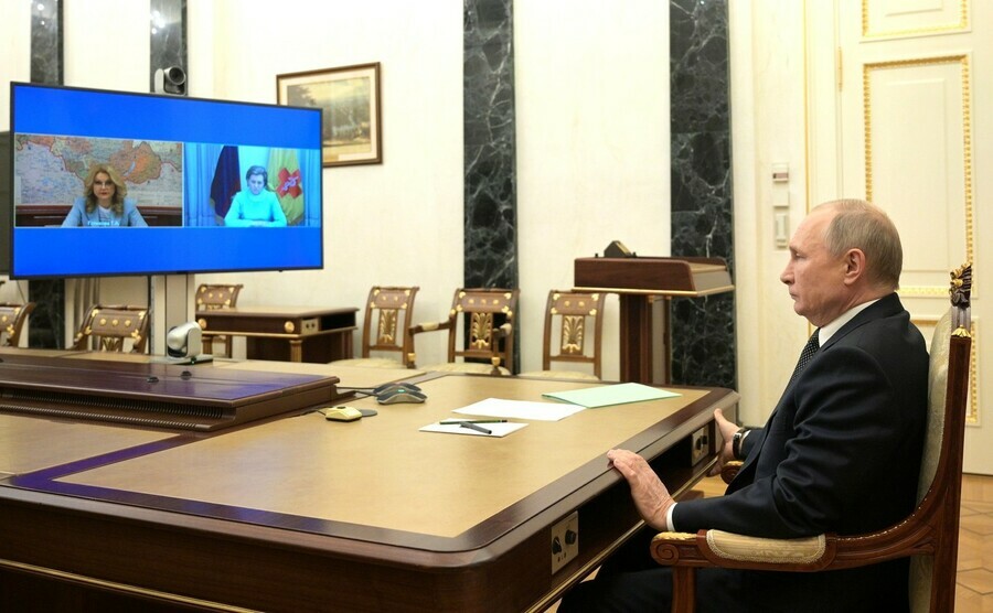 Путин подписал указ о длинных майских выходных