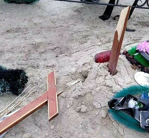 Вандалами разворотившими кладбище в Серышеве Амурской области оказались дети