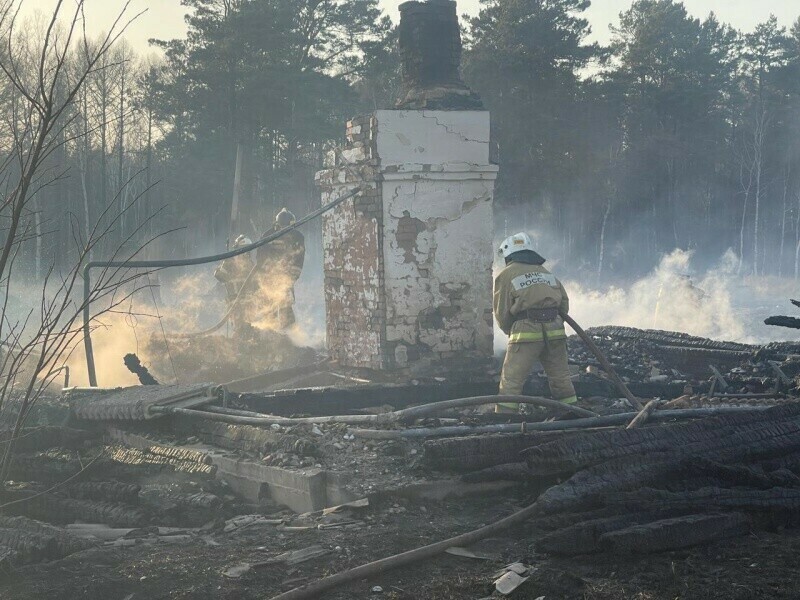 Погорельцам села Свободный Труд продолжают оказывать помощь 