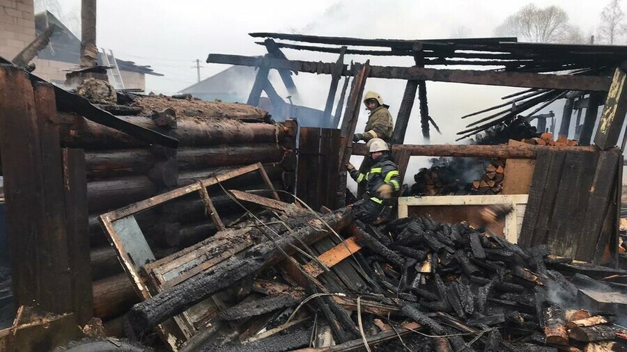 В Пермском крае произошел страшный пожар В нем погибли 2 детей и 6 взрослых