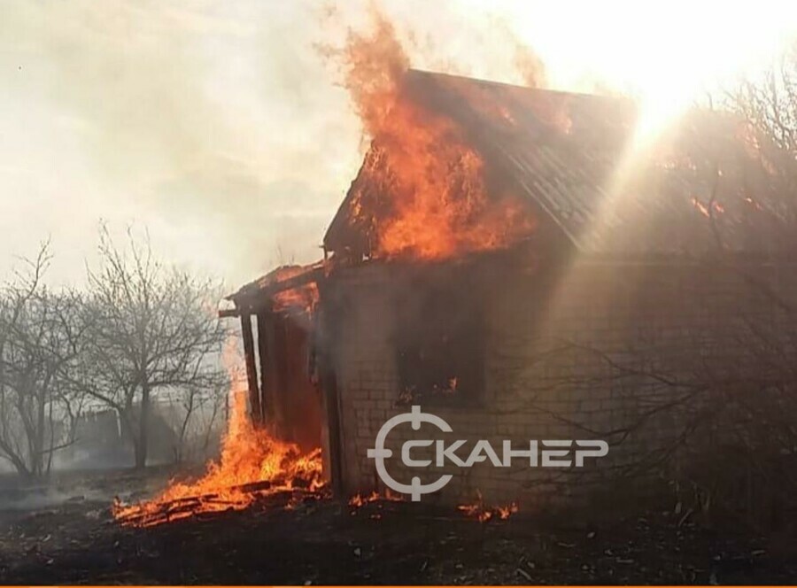По Новотроицкому шоссе горят дачные домики фото