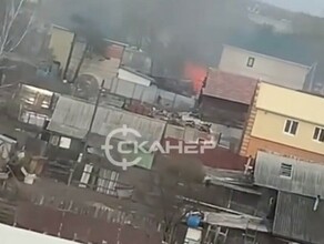В Благовещенске сгорела крыша жилого дома видео