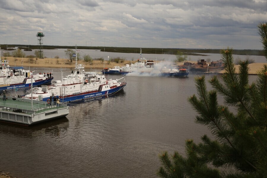 В Благовещенске торжественно открыли навигацию Пограничные сторожевые корабли начали охрану берегов Амура фото