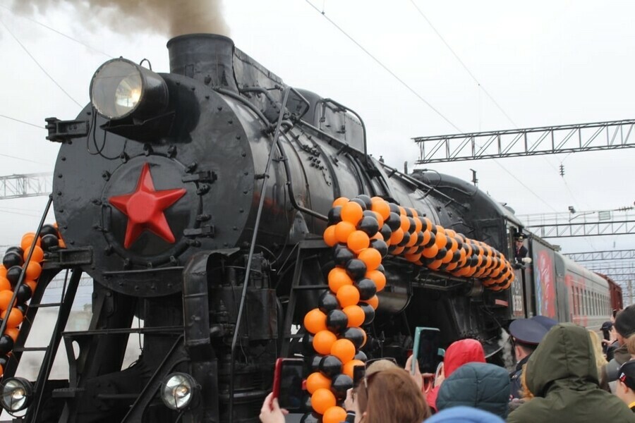 В Белогорск прибыл поезд Победы видео