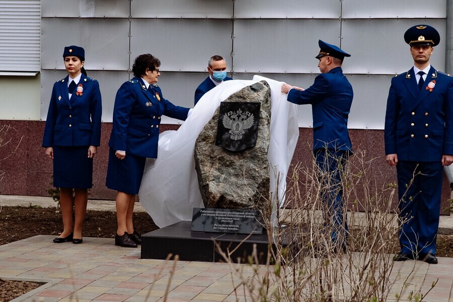 В Благовещенске в День Победы открыли новый памятник