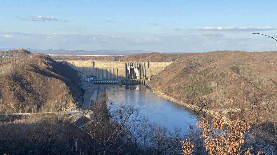 На Бурейской ГЭС приступили к наполнению водохранилища