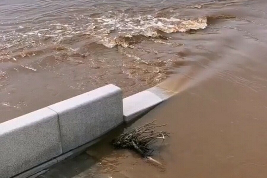 Уровень Амура в Благовещенске превысил норму больше чем на 3 метра Вода продолжает прибывать 