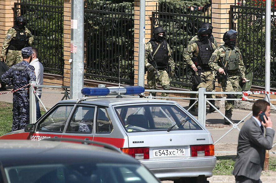 Омбудсмен заявила что расстрелявший школьников в Казани не состоял ни на каком учете 