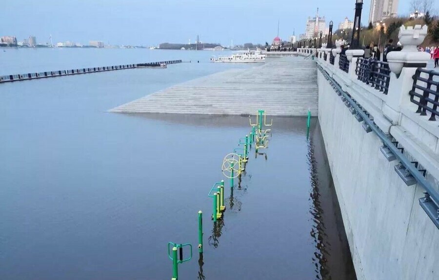 В Хэйхэ Амур затопил не только нижний ярус набережной но и ботанический сад фото