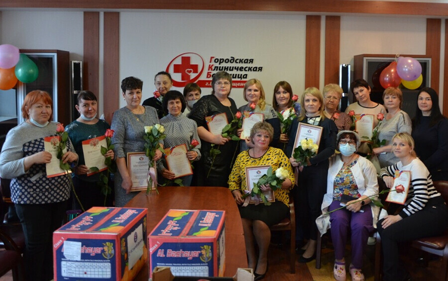 Благодарность за спасение жизней медсестры ковидного госпиталя в Благовещенске получили награды