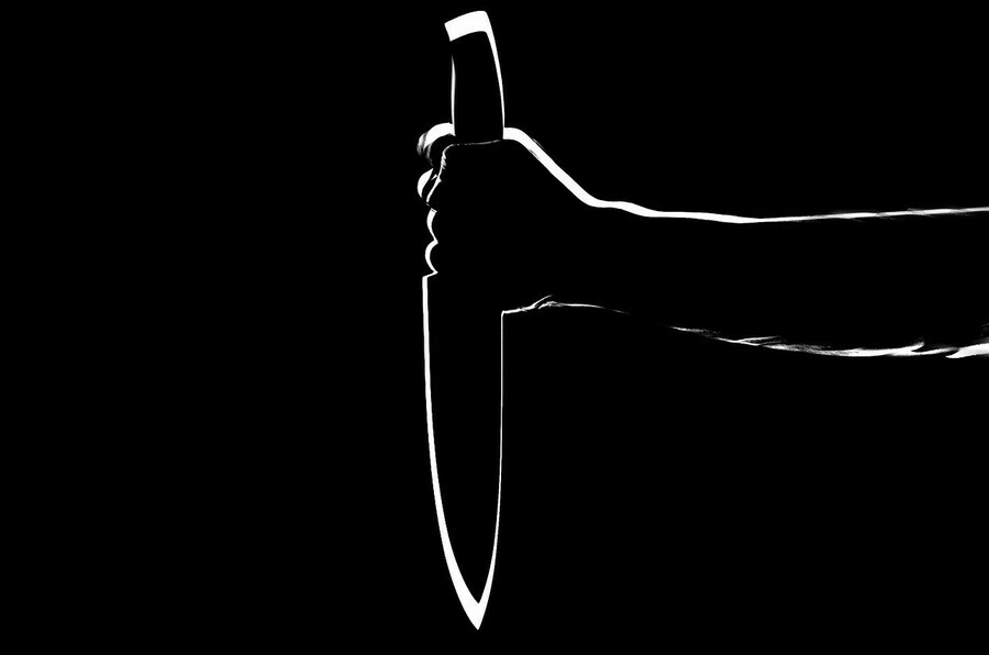 В Приамурье мужчина напал на работника поезда и нанес ему множественные ножевые ранения