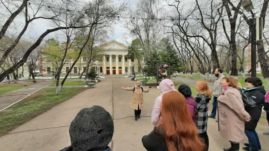 Краевед Валентина Кобзарь приглашает на экскурсию про верблюдов и на виртуальный шопинг 100летней давности