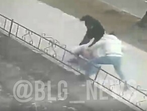 В сети появилось видео потасовки в Благовещенске унесшей жизнь молодого парня 9 мая видео драки