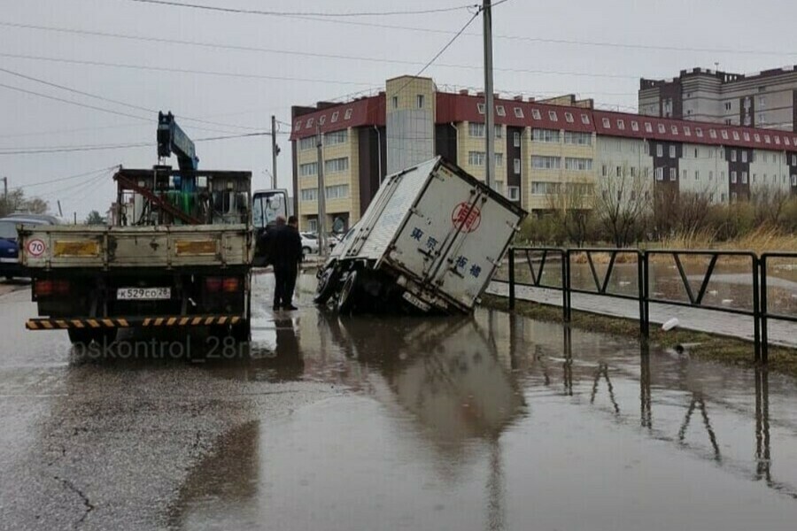 Беспрецедентное количество ям Мэр Благовещенска признал что в городе сложилась тяжелая ситуация с состоянием дорог 