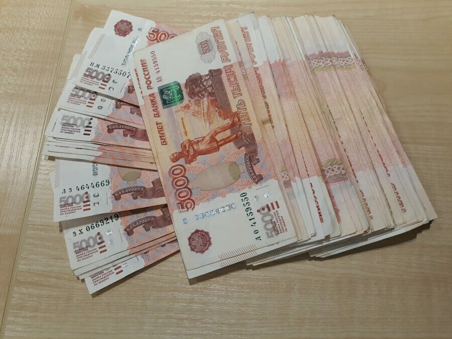 Житель Амурской области набрал кредитов и потерял больше миллиона пытаясь сделать деньги из воздуха