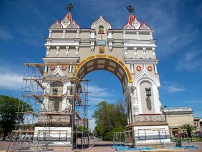 Триумфальную арку ремонтируют в Благовещенске 